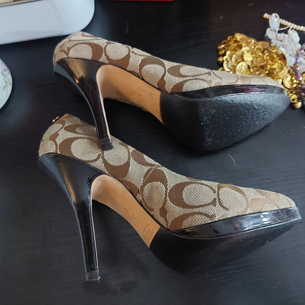 Coach Tan Heels with Signature Monogram - Picture 8 of 13